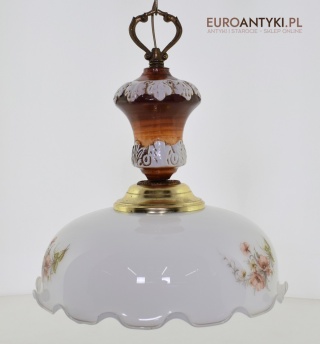 Cottagecore duża lampa sufitowa z florystycznym kloszem.