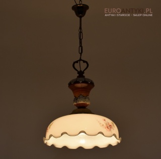 Cottagecore duża lampa sufitowa z florystycznym kloszem.