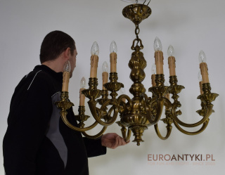 Duży pałacowy żyrandol z brązu. Antyczny chandelier do zamku.