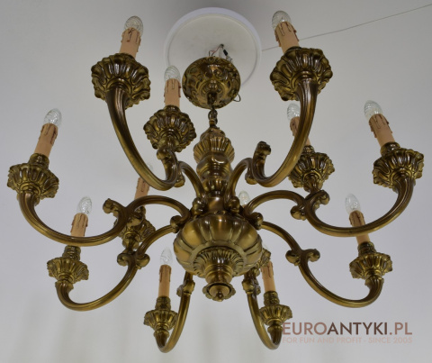 Duży pałacowy żyrandol z brązu. Antyczny chandelier do zamku.