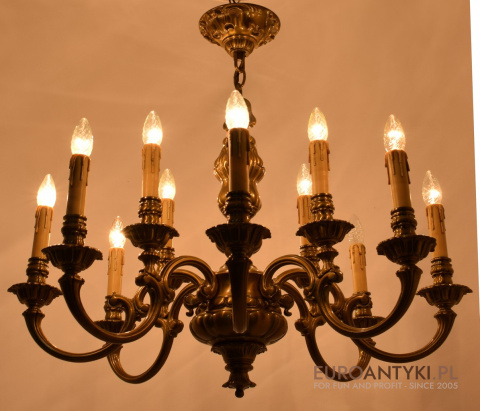 Duży pałacowy żyrandol z brązu. Antyczny chandelier do zamku.