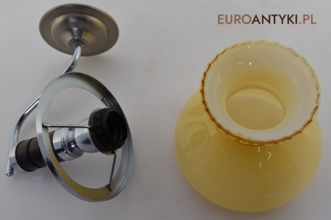 Srebny kinkiet gabinetowy z miodowym kloszem. Lampy retro.