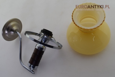 Srebny kinkiet gabinetowy z miodowym kloszem. Lampy retro.