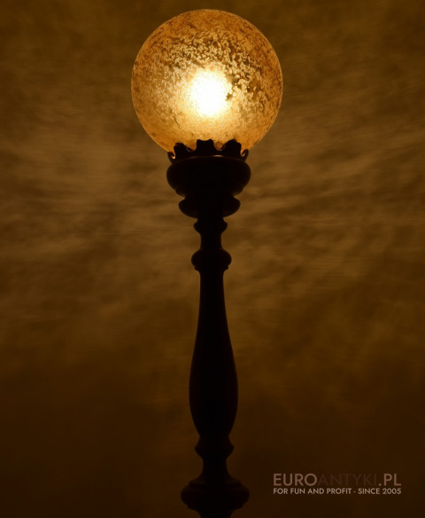 Duża eklektyczna lampa podłogowa z litego drewna. Unikatowe lampy.