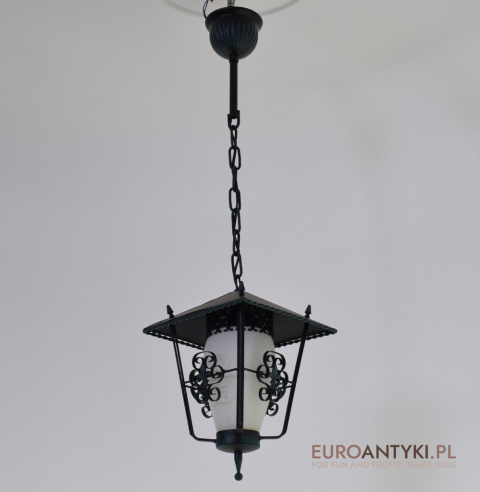 Starodawna lampa wisząca do ganku, holu. Lampy retro, vintage.