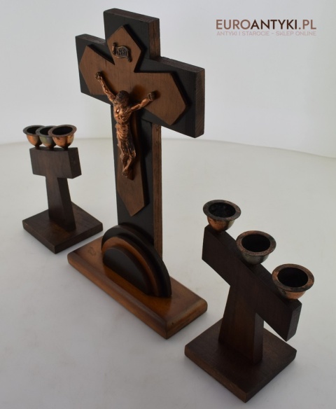 Duży zabytkowy krzyż ze świecznikami. Antyki kościelne.