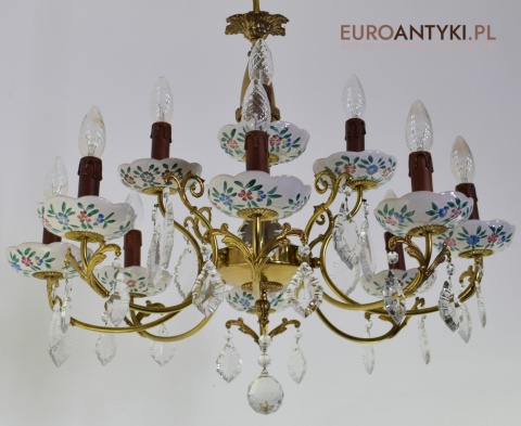 Fantastyczny żyrandol w stylu cottagecore. Unikatowe żyrandole.