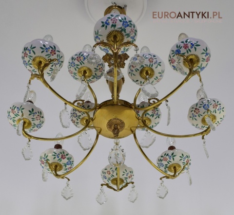 Fantastyczny żyrandol w stylu cottagecore. Unikatowe żyrandole.