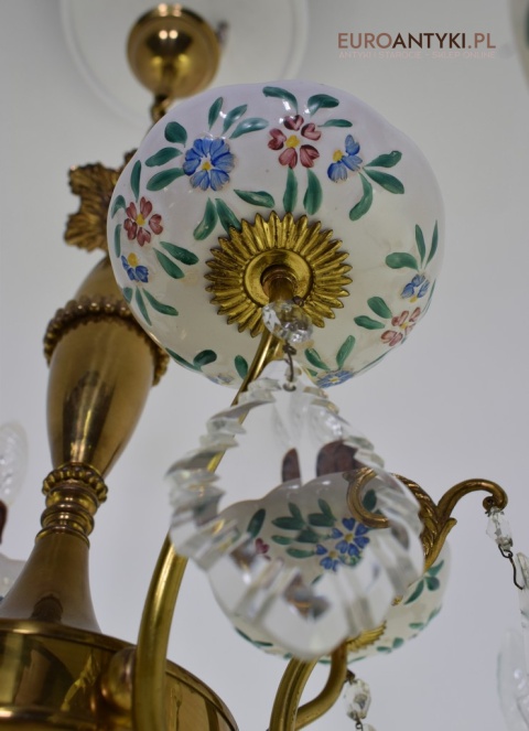 Fantastyczny żyrandol w stylu cottagecore. Unikatowe żyrandole.