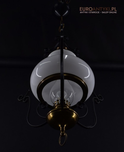 Starodawna lampa wisząca w stylu cottagecore, rustyk. Lampy retro.