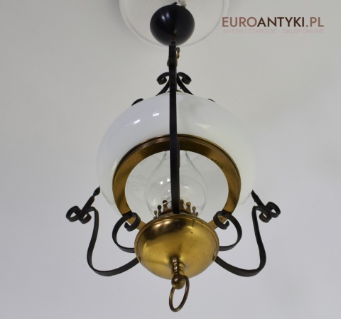 Starodawna lampa wisząca w stylu cottagecore, rustyk. Lampy retro.