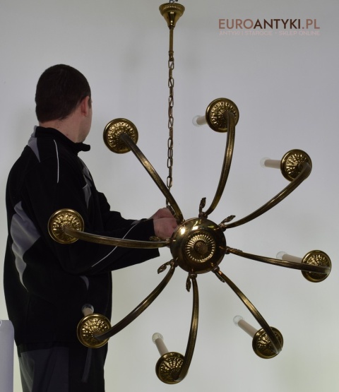 Mosiężny żyrandol do angielskiego salonu. Lampy antyki.