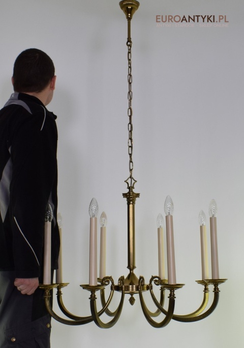 Mosiężny żyrandol do angielskiego salonu. Lampy antyki.