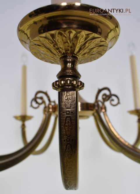 Mosiężny żyrandol do angielskiego salonu. Lampy antyki.