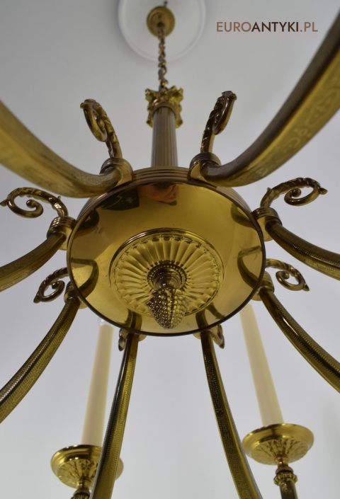 Mosiężny żyrandol do angielskiego salonu. Lampy antyki.