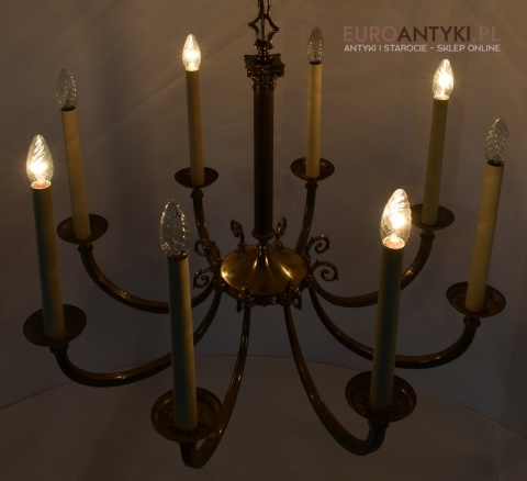 Mosiężny żyrandol do angielskiego salonu. Lampy antyki.