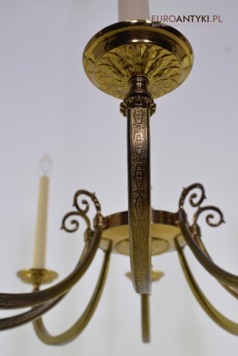 Mosiężny żyrandol do angielskiego salonu. Lampy antyki.