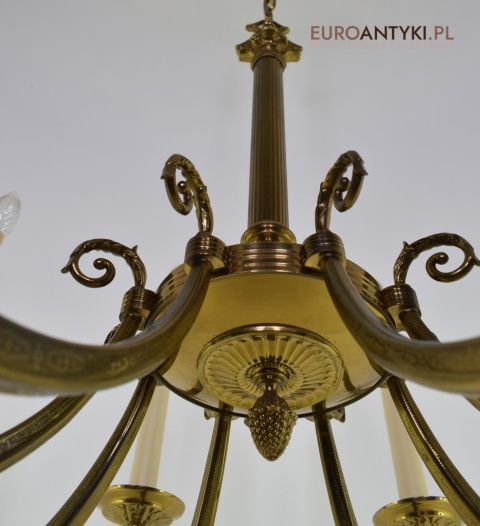 Mosiężny żyrandol do angielskiego salonu. Lampy antyki.