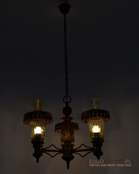 Rustykalna lampa sufitowa w stylu cottage. Oświetlenie retro.