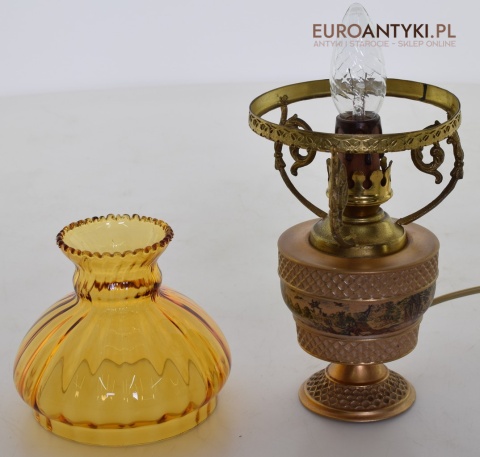 Mała lampka stołowa w stylu retro. Unikatowe lampy.