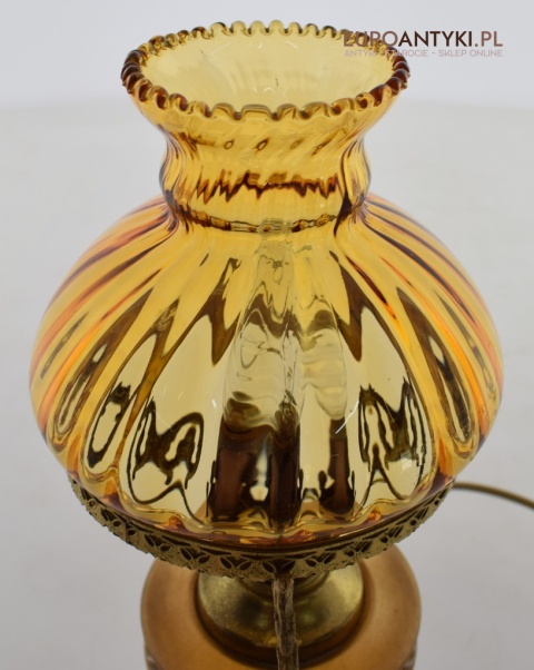 Mała lampka stołowa w stylu retro. Unikatowe lampy.