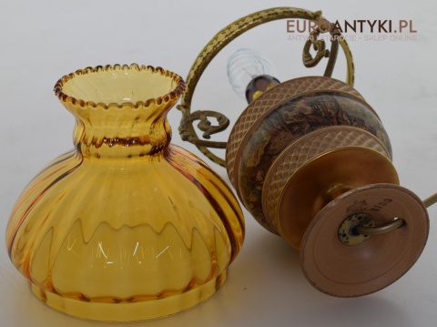 Mała lampka stołowa w stylu retro. Unikatowe lampy.