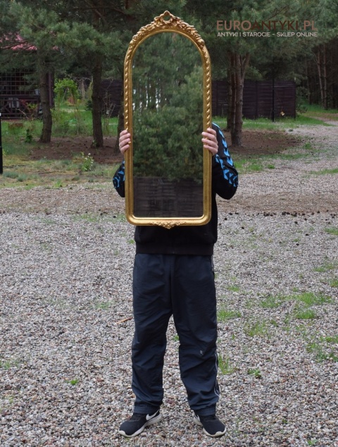 Pałacowe lustro w złotej ramie. Sklep ze starociami.