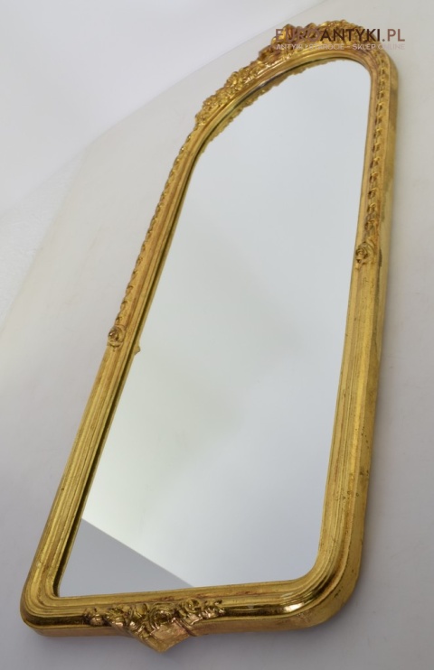 Pałacowe lustro w złotej ramie. Sklep ze starociami.