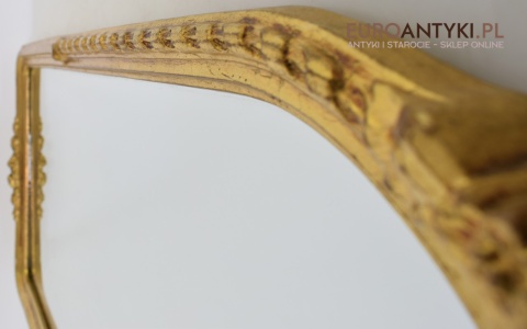 Pałacowe lustro w złotej ramie. Sklep ze starociami.