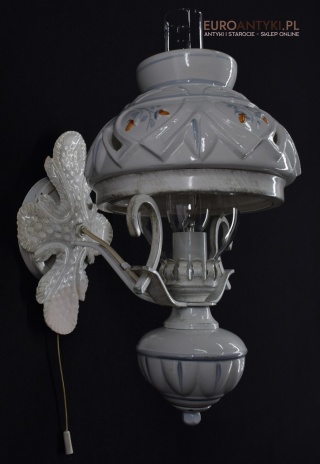 Stylowy biały kinkiet retro vintage. Lampy cottagecore.