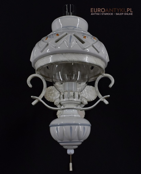 Stylowy biały kinkiet retro vintage. Lampy cottagecore.