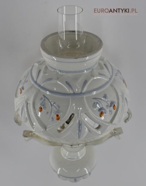 Stylowy biały kinkiet retro vintage. Lampy cottagecore.