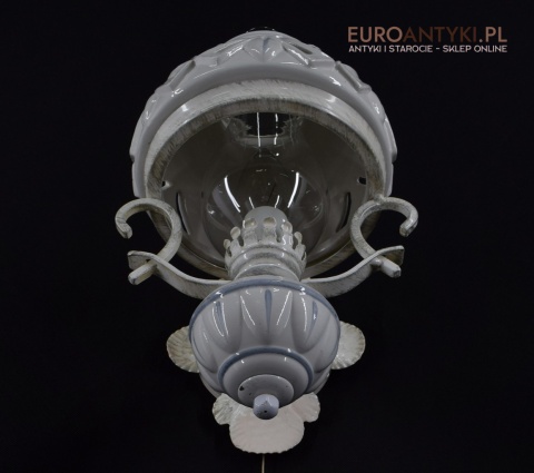 Stylowy biały kinkiet retro vintage. Lampy cottagecore.