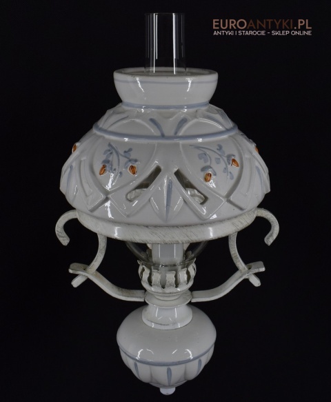 Stylowy biały kinkiet retro vintage. Lampy cottagecore.