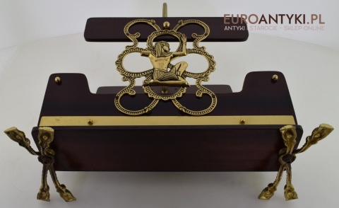 Stylowy gazetnik pałacowy. Retro stojak na gazety vintage.