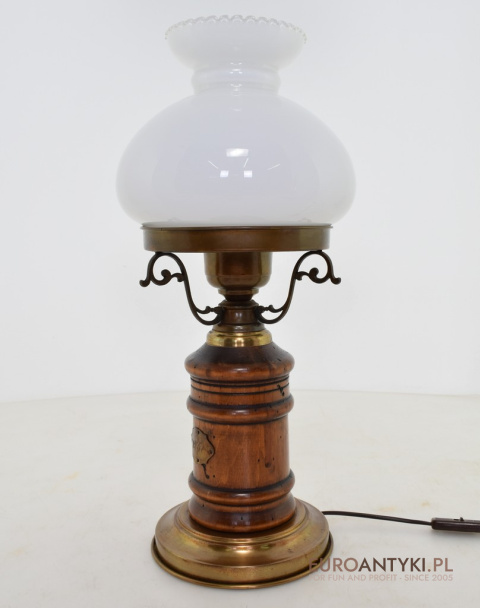 Duża rustykalna lampa stołowa z kloszem. Lampy retro.