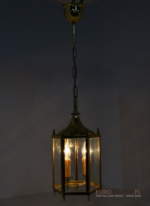 Klasyczna lampa wisząca do ganku, holu, wiatrołapu. Oświetlenie retro.