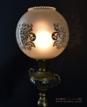 Muzealna, mosiężna lampa stołowa lub gabinetowa do zamku, pałacu.