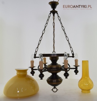 Rustykalna lampa wisząca w stylu cottagecore. Nietypowe oświetlenie.