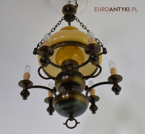 Rustykalna lampa wisząca w stylu cottagecore. Nietypowe oświetlenie.