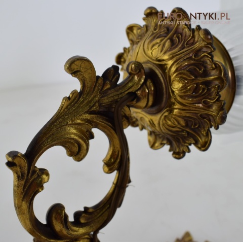 Secesyjny kinkiet mosiężny z kloszem. Nietypowe lampy.