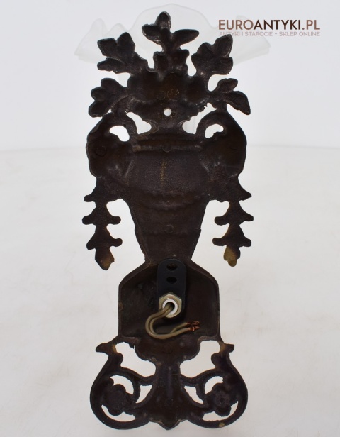 Secesyjny kinkiet mosiężny z kloszem. Nietypowe lampy.