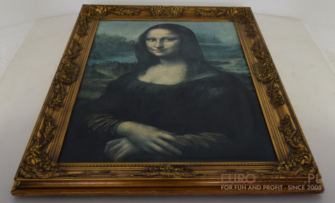 Mona Lisa stary obraz w złotych drewnianych ramach.