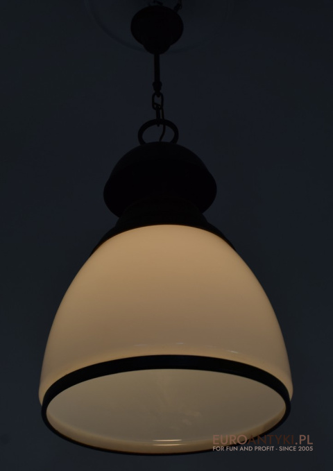 Starodawna duża szklana lampa wisząca w stylu cottage, rustyk.