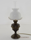 Lampa naftowa z 1900 roku przerobiona na elektryczną.