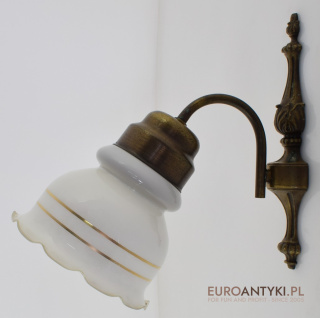 Lampa ścienna z kloszem w stylu retro, vintage.