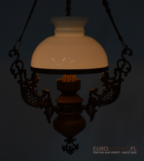 Klasyczna lampa wisząca w rustykalnym stylu. Lampy retro.