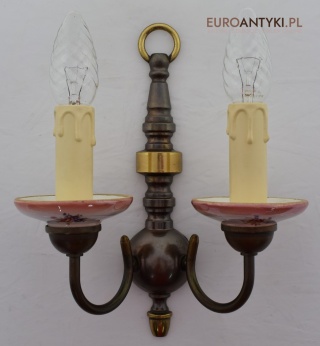 Mały stary kinkiet z brązu w stylu prowansalskim. Lampy cottagecore.