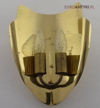 Stary mosiężny kinkiety półokrągły w stylu cottagecore, rustyk.