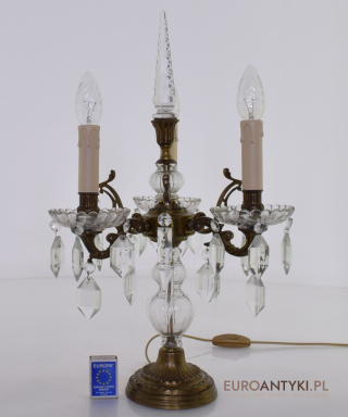 Antyczna lampa stołowa z kryształami. Oświetlenie pałacowe.